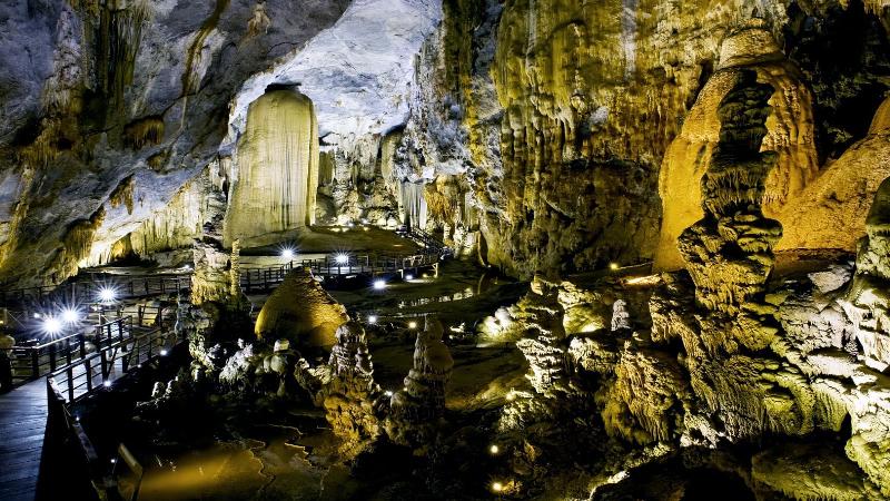 Bên trong Động Thiên Đường, điểm nhấn của du lịch Quảng Bình 3 ngày 2 đêm